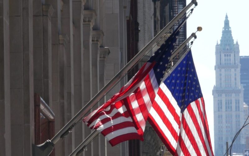 New York Warns of Fake Crypto and AI as Scam Losses Hit $8 Billion